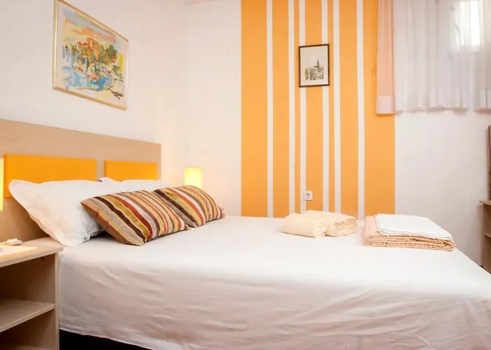 With Parking Space - 8817 Makarska